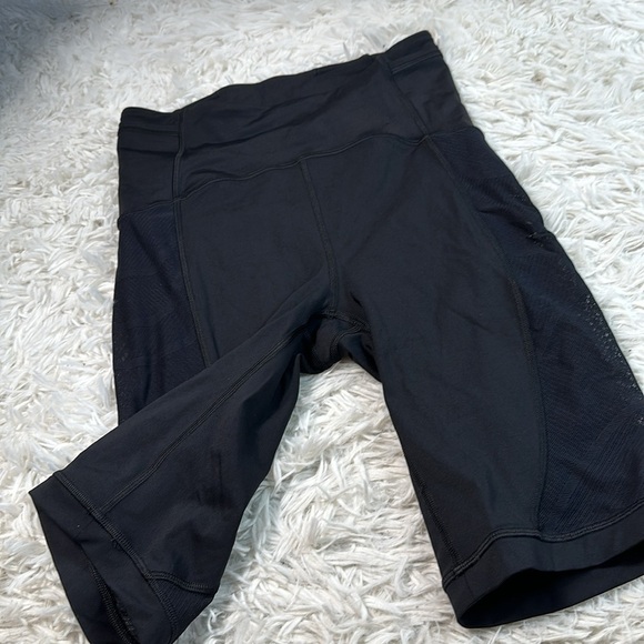 Lululemon Sheer Will High-Rise Short 10" *Pulse Black - Picture 2 of 8